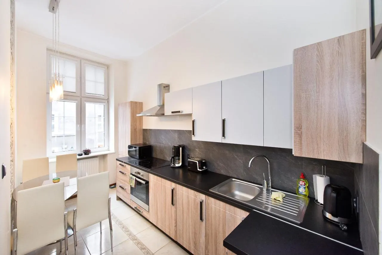 Gdanskie Apartamenty - Apartamenty Na Sw Ducha - Gdanskie Poddasza Z Jacuzzi I De Luxe 0*, Gdansk Poland