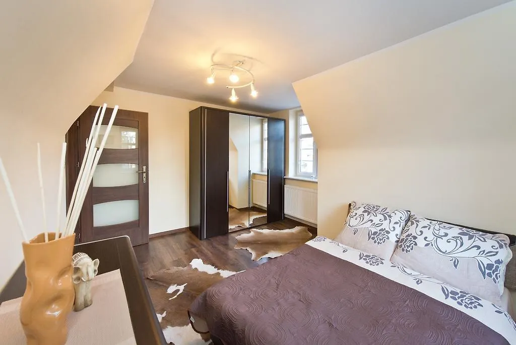 Gdanskie Apartamenty - Apartamenty Na Sw Ducha - Gdanskie Poddasza Z Jacuzzi I De Luxe 0*, Gdansk